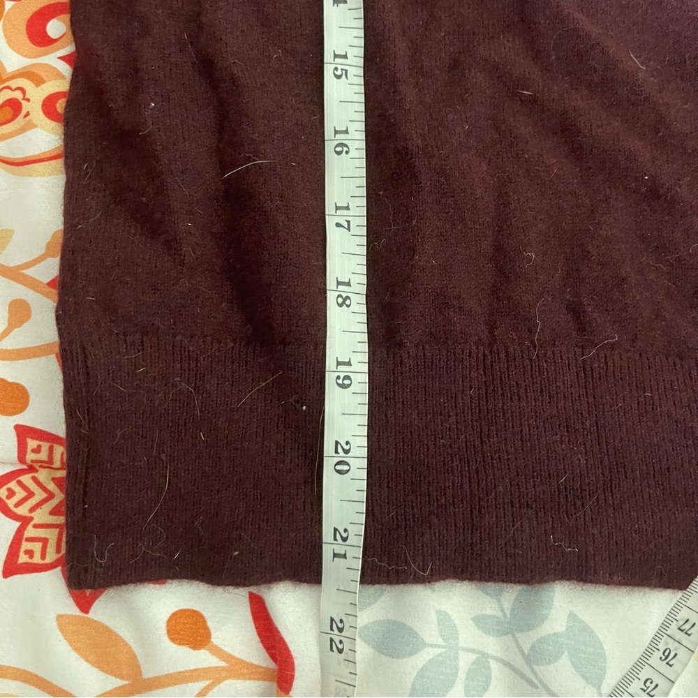 Quince Mongolian cashmere v neck sweater burgundy size small - Picture 7 of 8